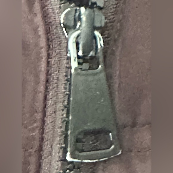 Elegant Black Puffer Coat with Faux Fur Removable Hood - Picture 5 of 7